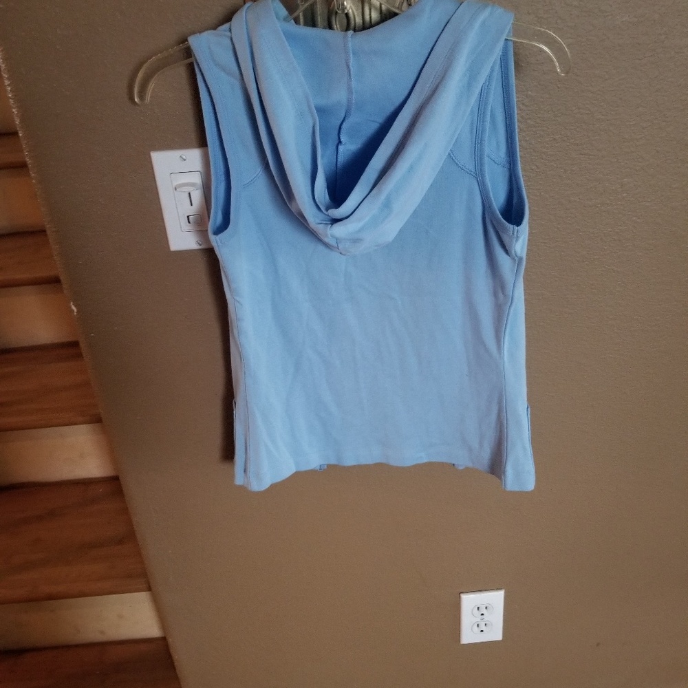 Sleeveless hoodie
